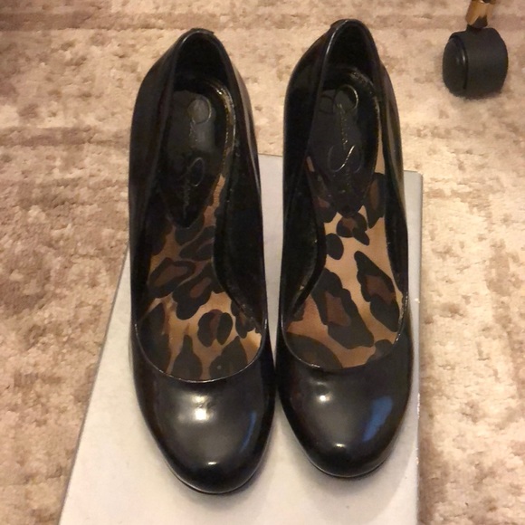 Black Heels: Jessica Simpson - Picture 2 of 3